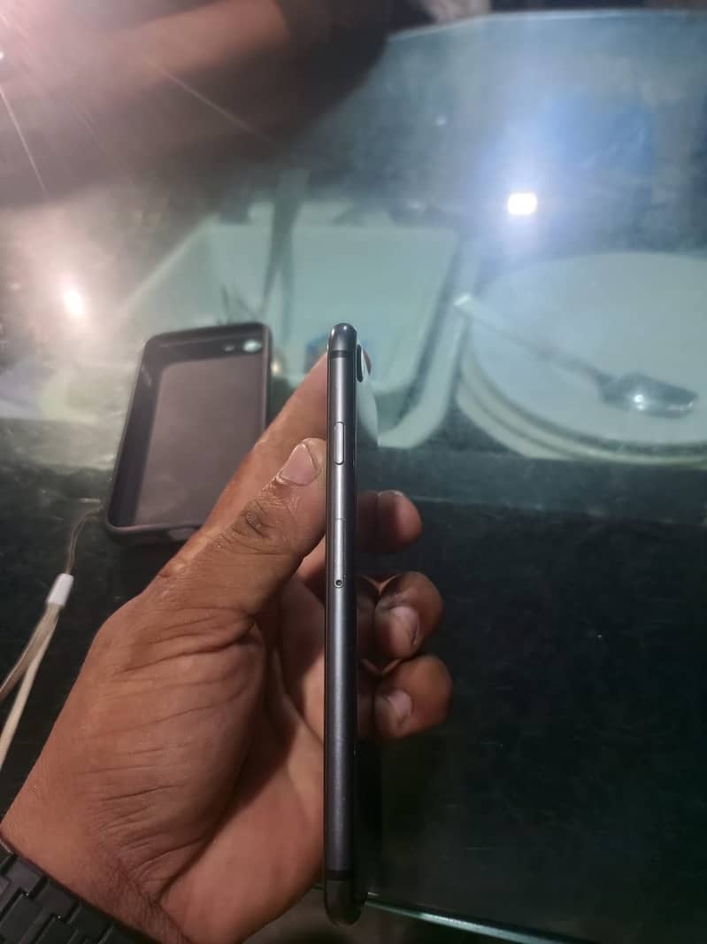 Apple iPhone 8 4