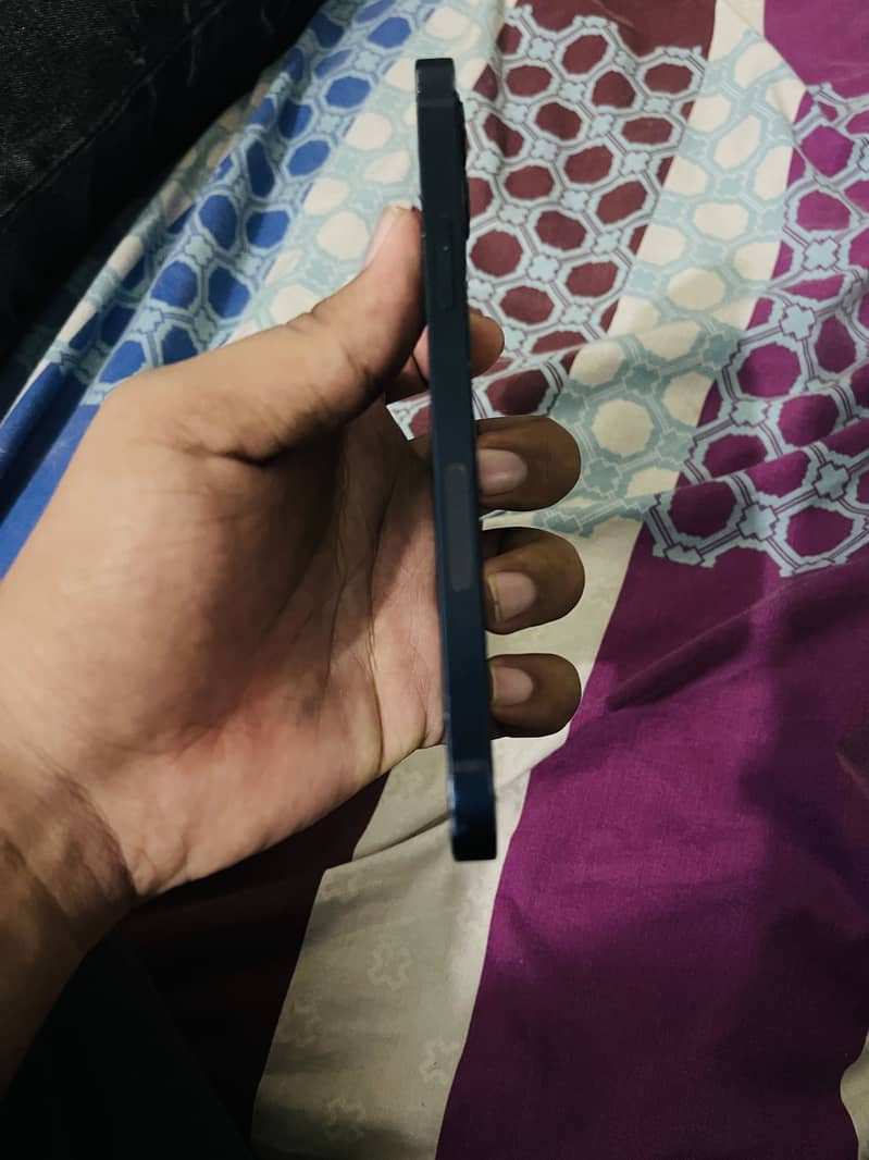 Apple iPhone 12 3