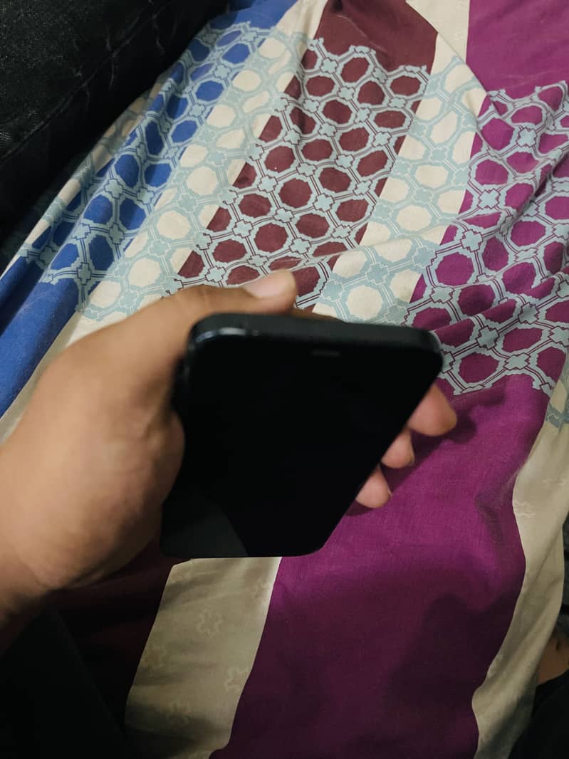 Apple iPhone 12 4