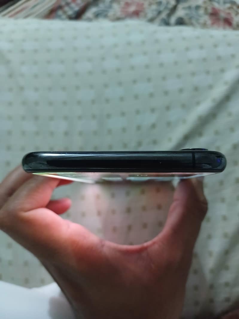 Apple iPhone X 4