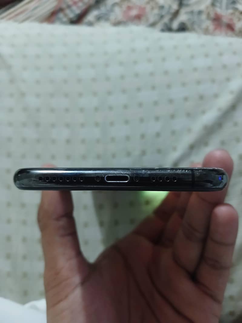 Apple iPhone X 5