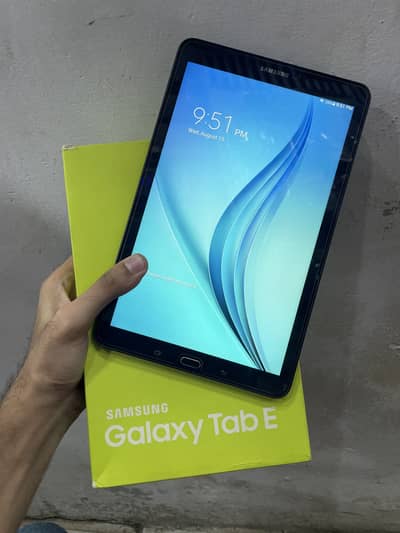 SAMSUNG TAB E WITH BOX 9’6 HD DISPLAY