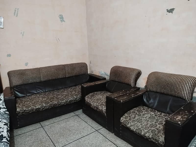 Sofas and Wardrobe 0