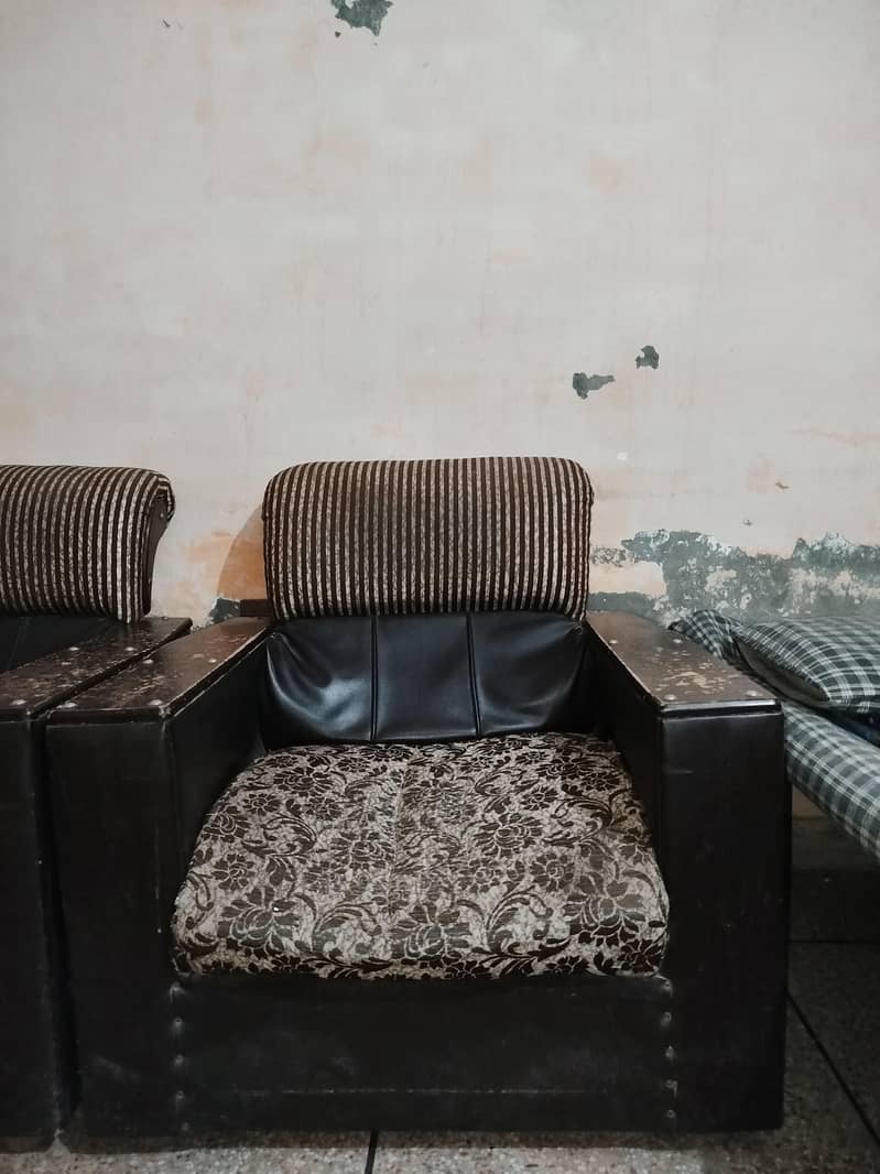 Sofas and Wardrobe 3