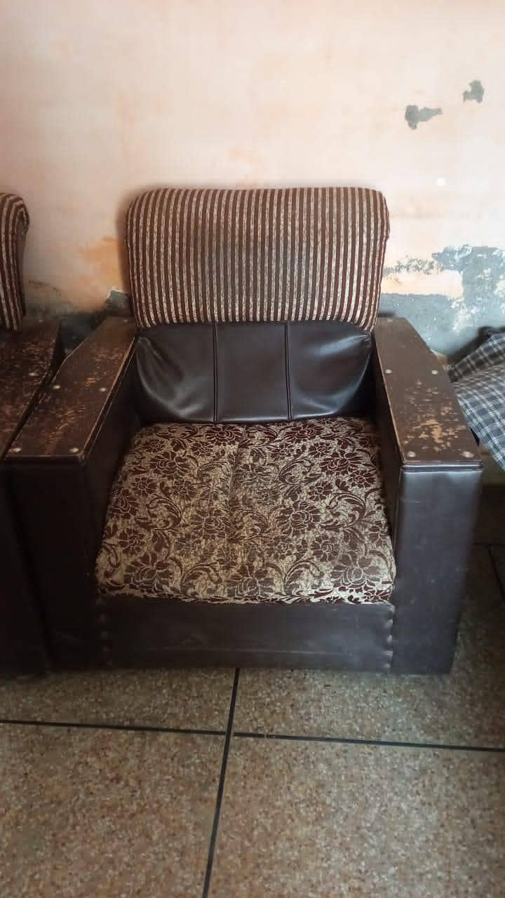 Sofas and Wardrobe 4