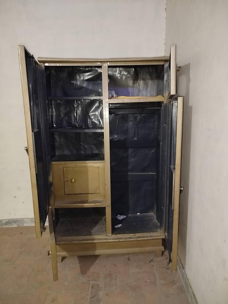 Sofas and Wardrobe 8