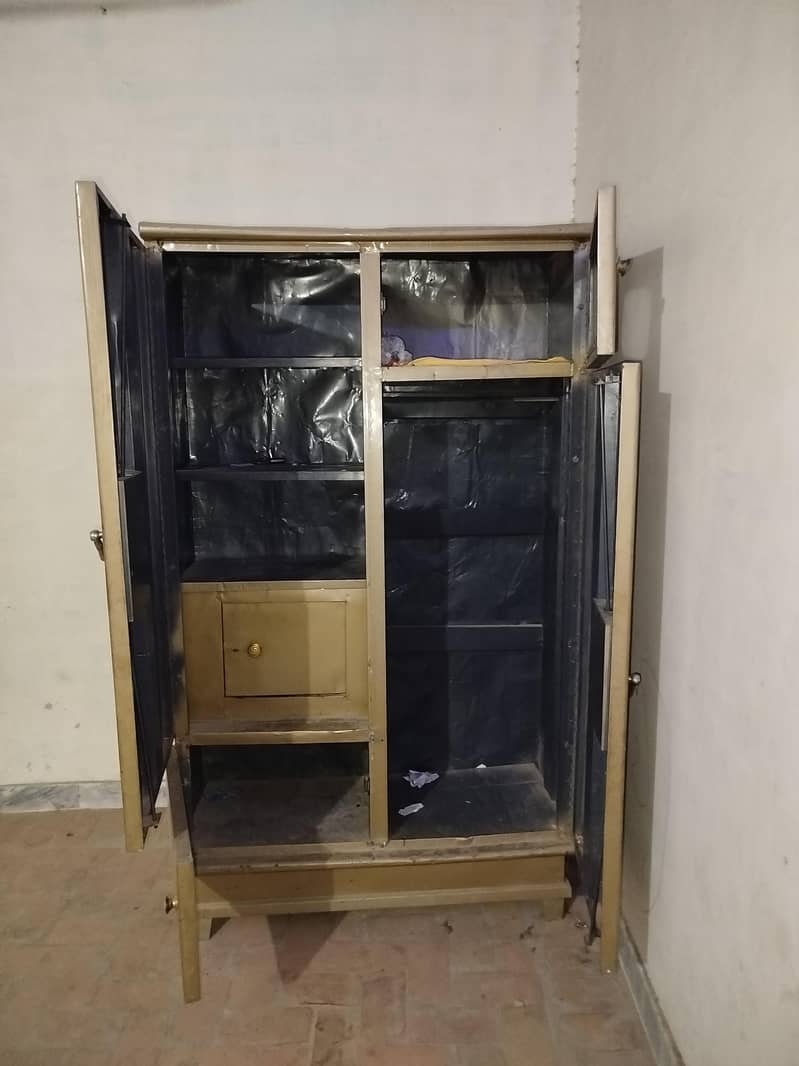 Sofas and Wardrobe 9