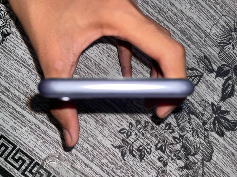 Apple iPhone 11 5