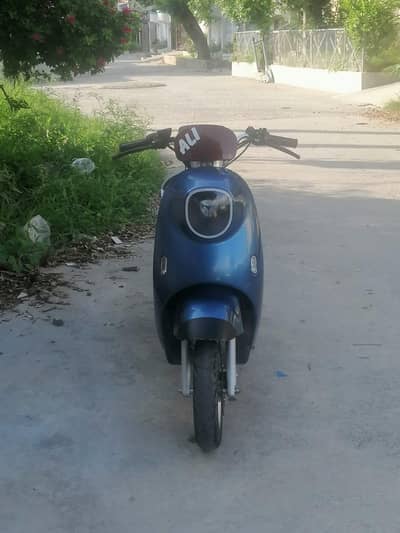 Hi,selling my yadea m3 electric scooter. It is in mint condition.