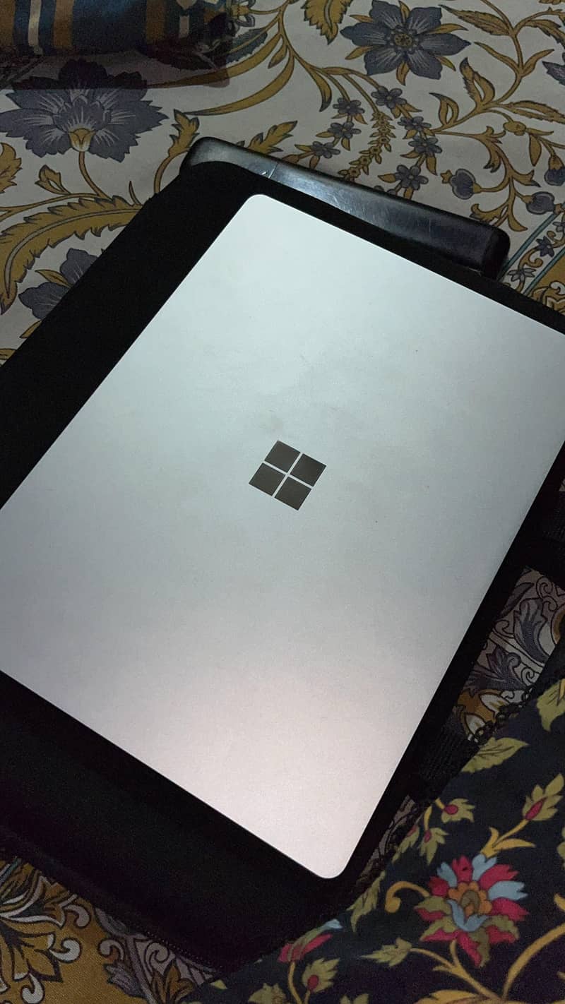 Microsoft Surface Laptop Go 1