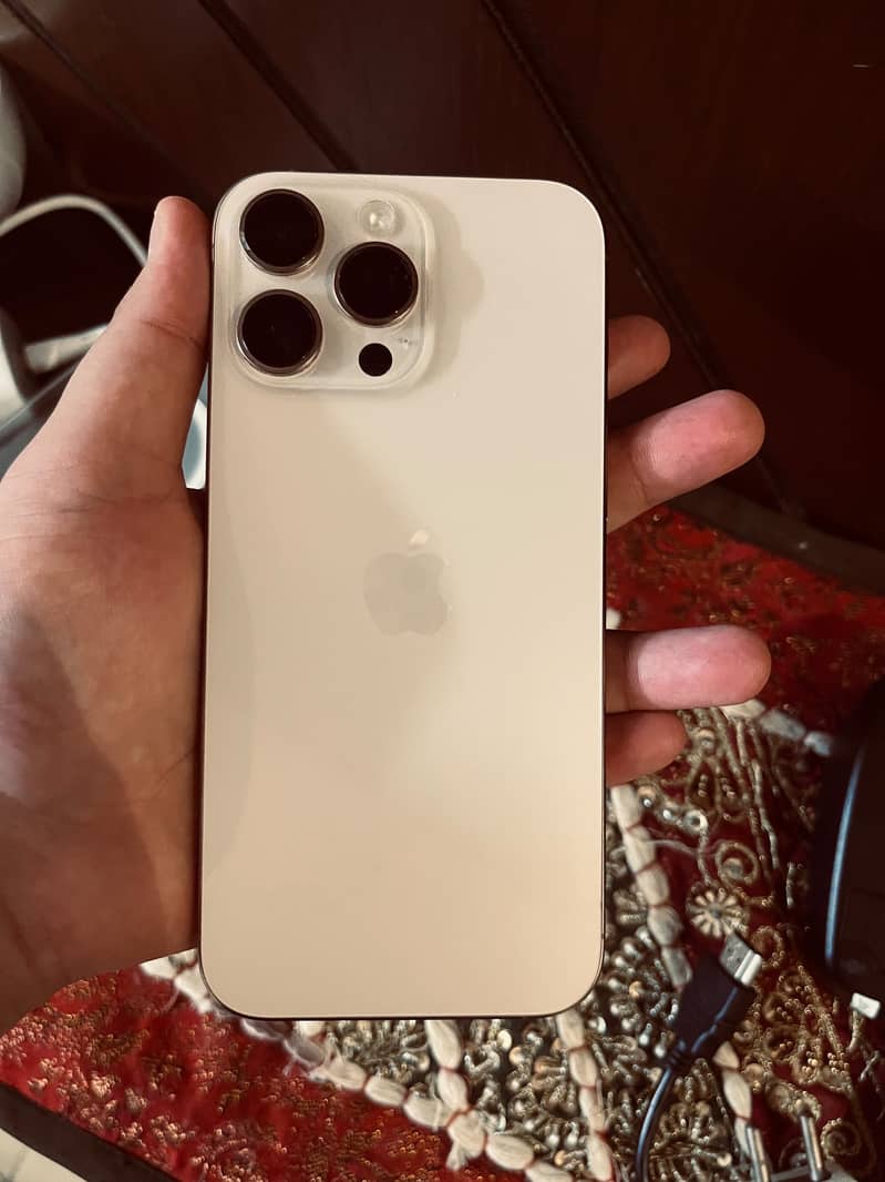 Apple iPhone 16 Pro Max 2