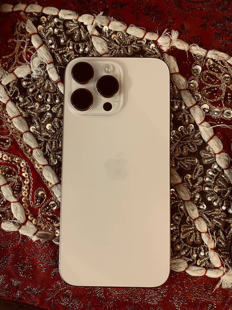 Apple iPhone 16 Pro Max 3