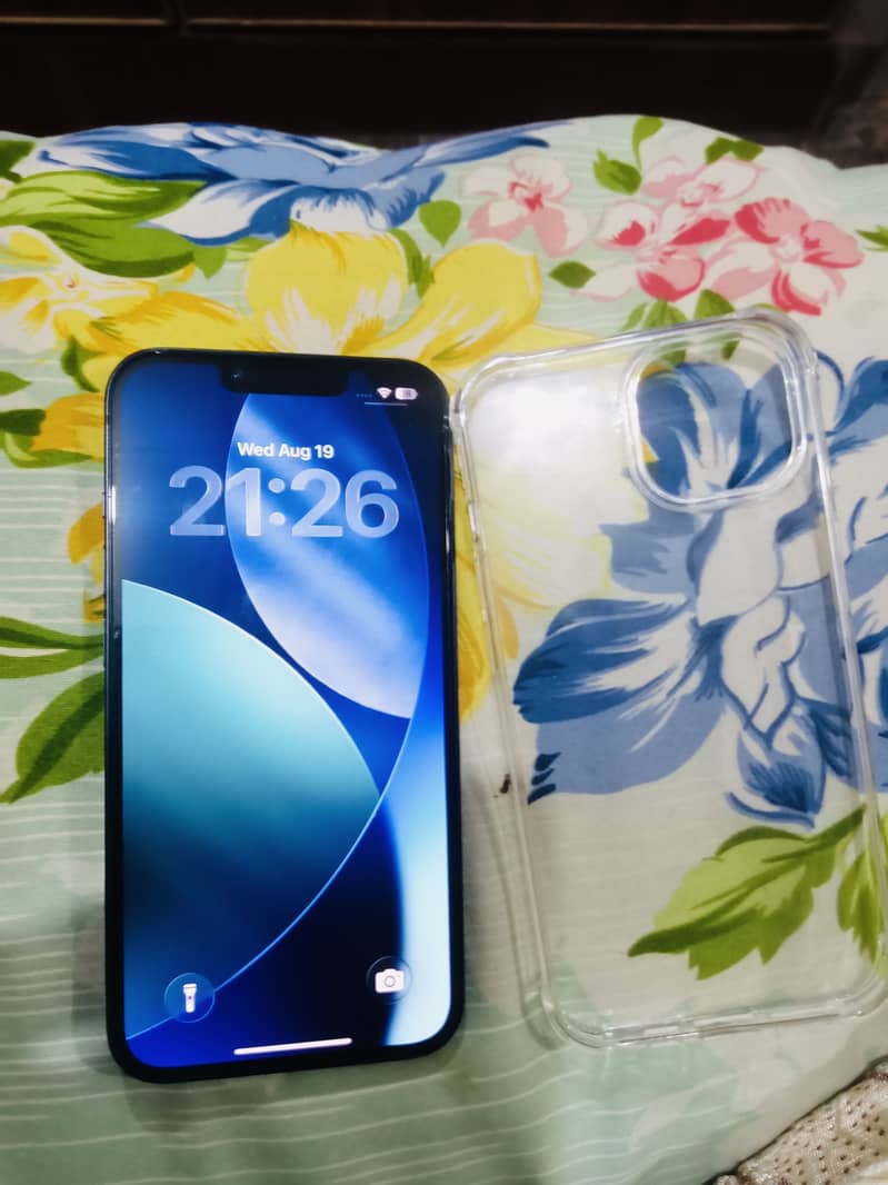 Apple iPhone 13 2