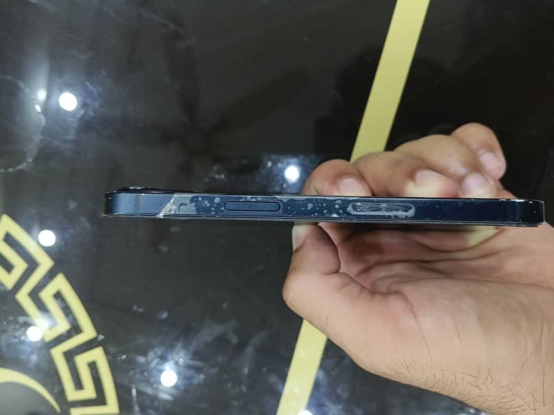 Apple iPhone 13 4