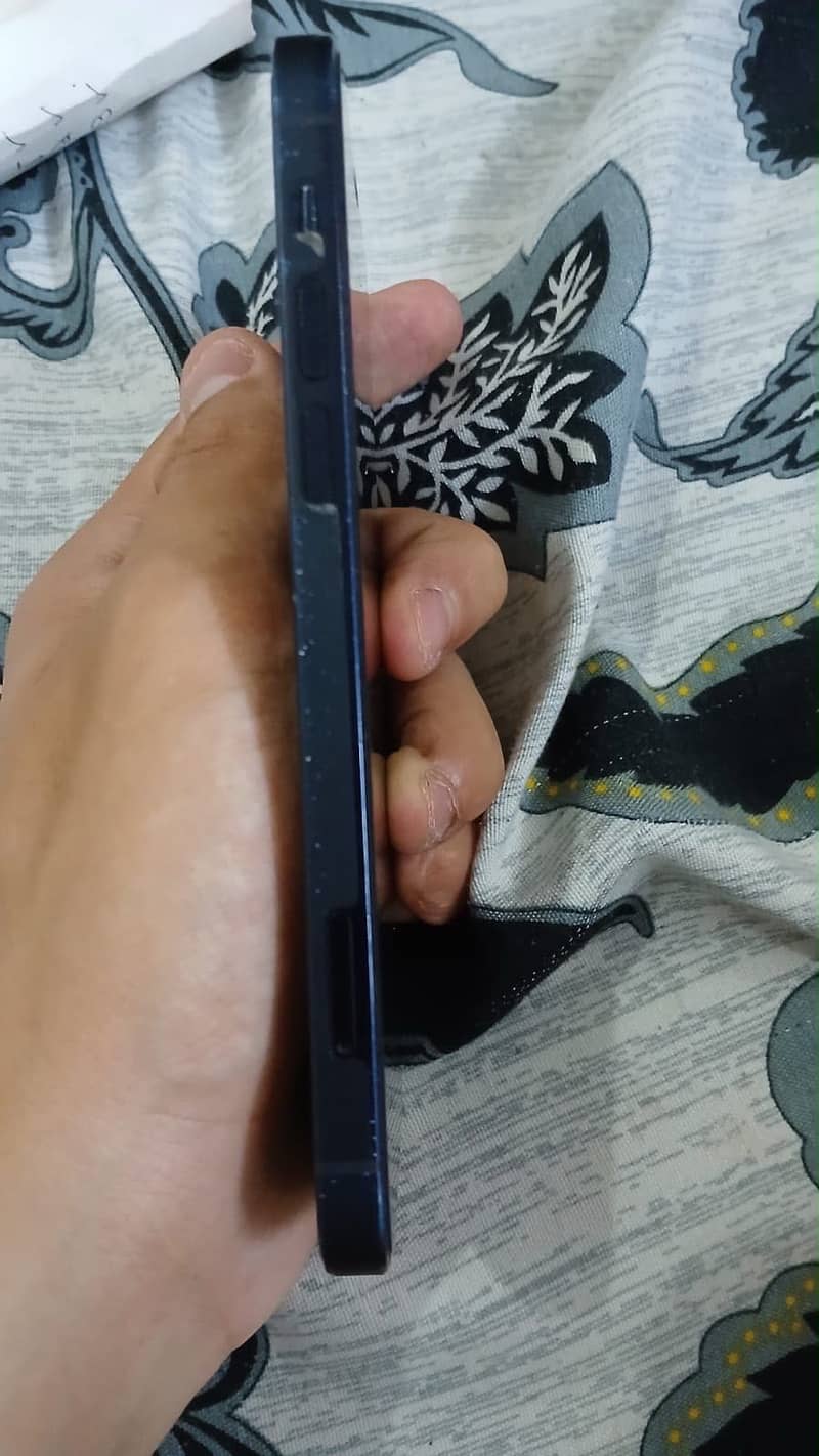 Apple iPhone 12 6