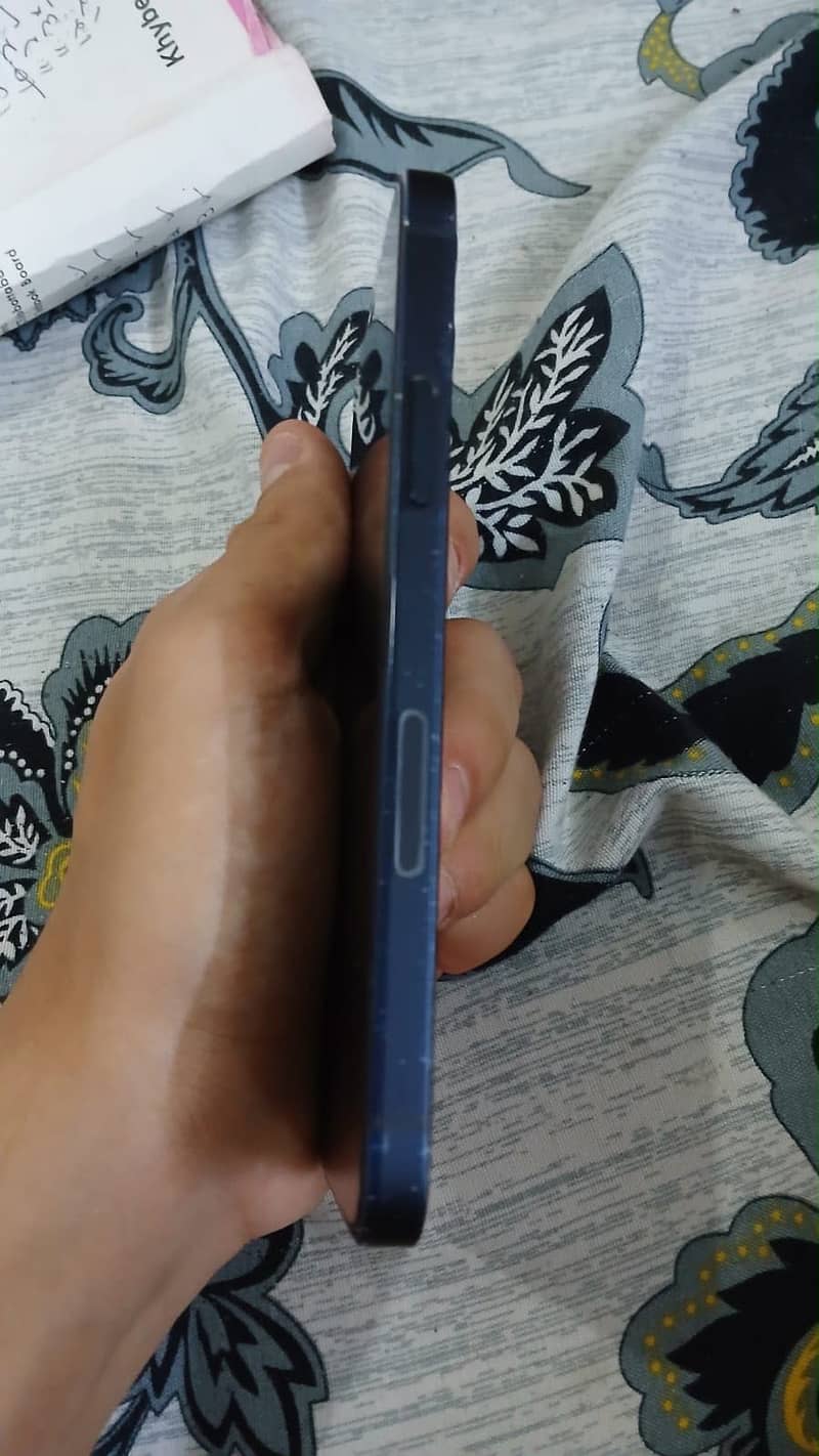 Apple iPhone 12 7