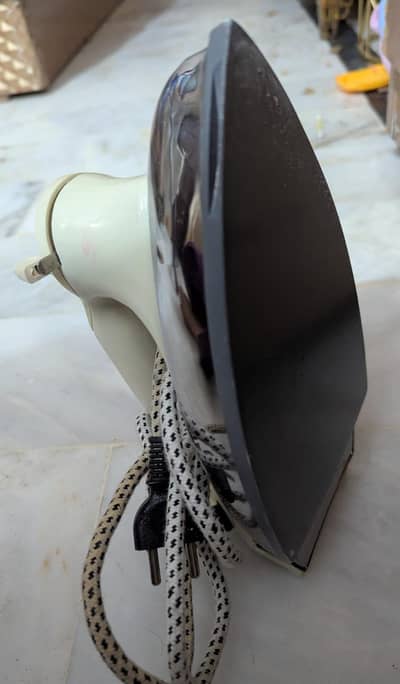 Electric Dry Iron – Excellent Condition
