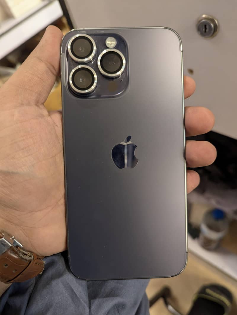 Apple iPhone 14 Pro Max 1