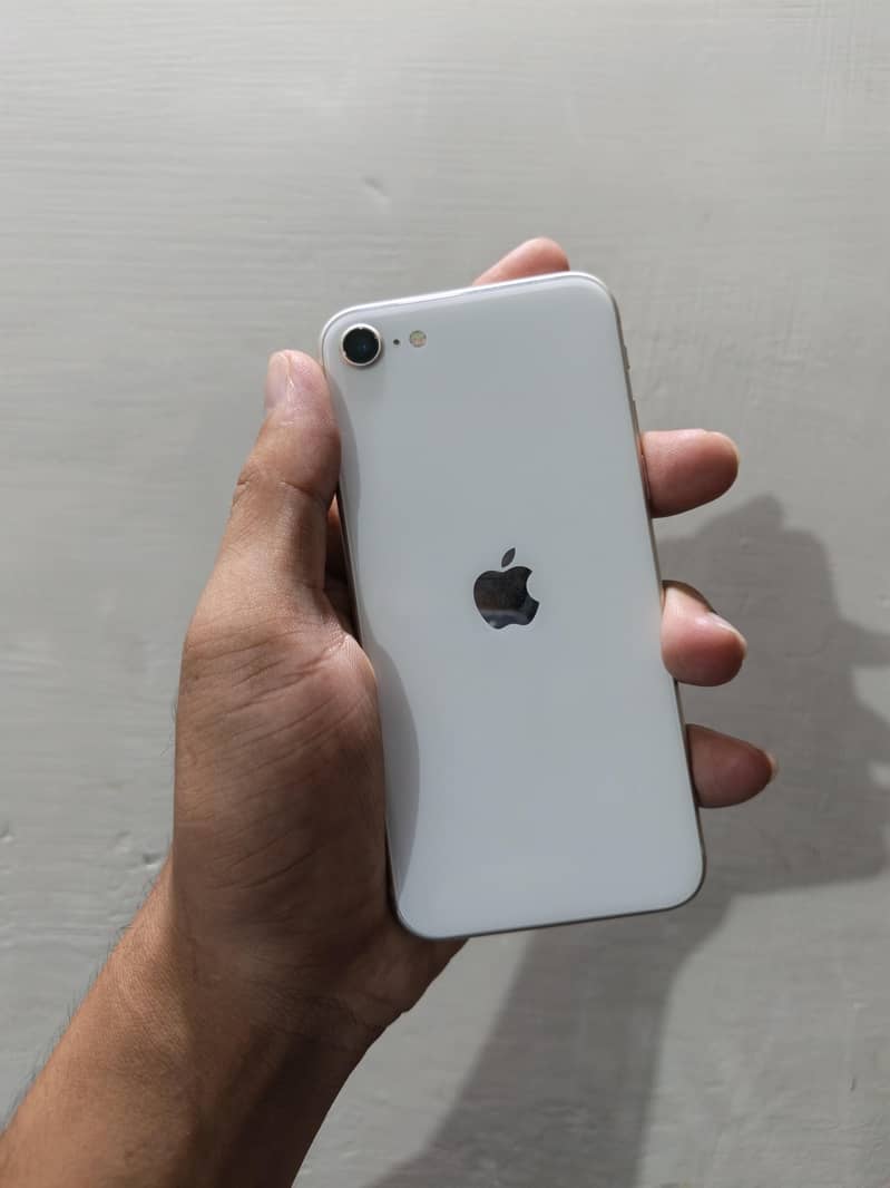 Apple iPhone SE 3rd generation 1