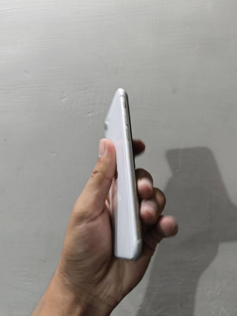 Apple iPhone SE 3rd generation 3