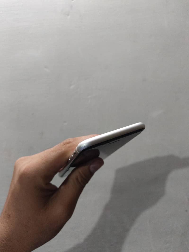 Apple iPhone SE 3rd generation 4