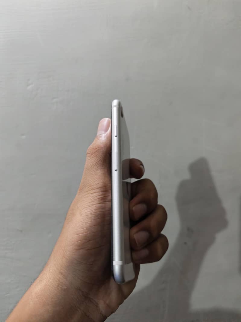 Apple iPhone SE 3rd generation 5