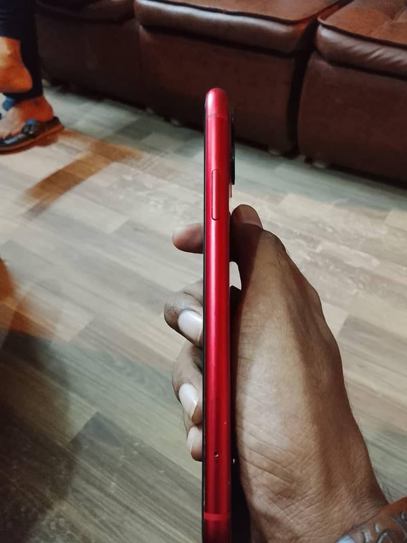 Apple iPhone 11 4