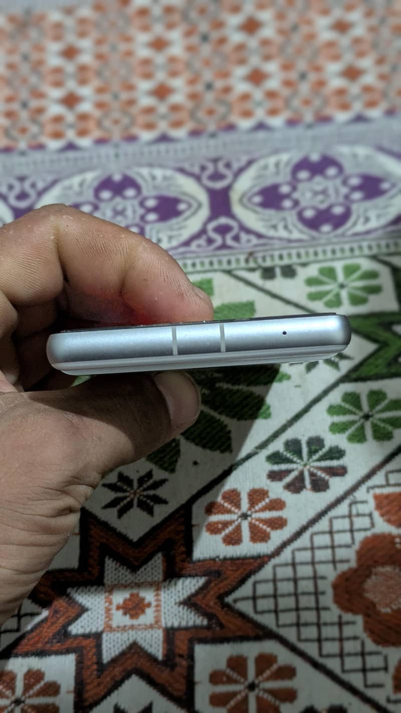 Google Pixel 7a 5
