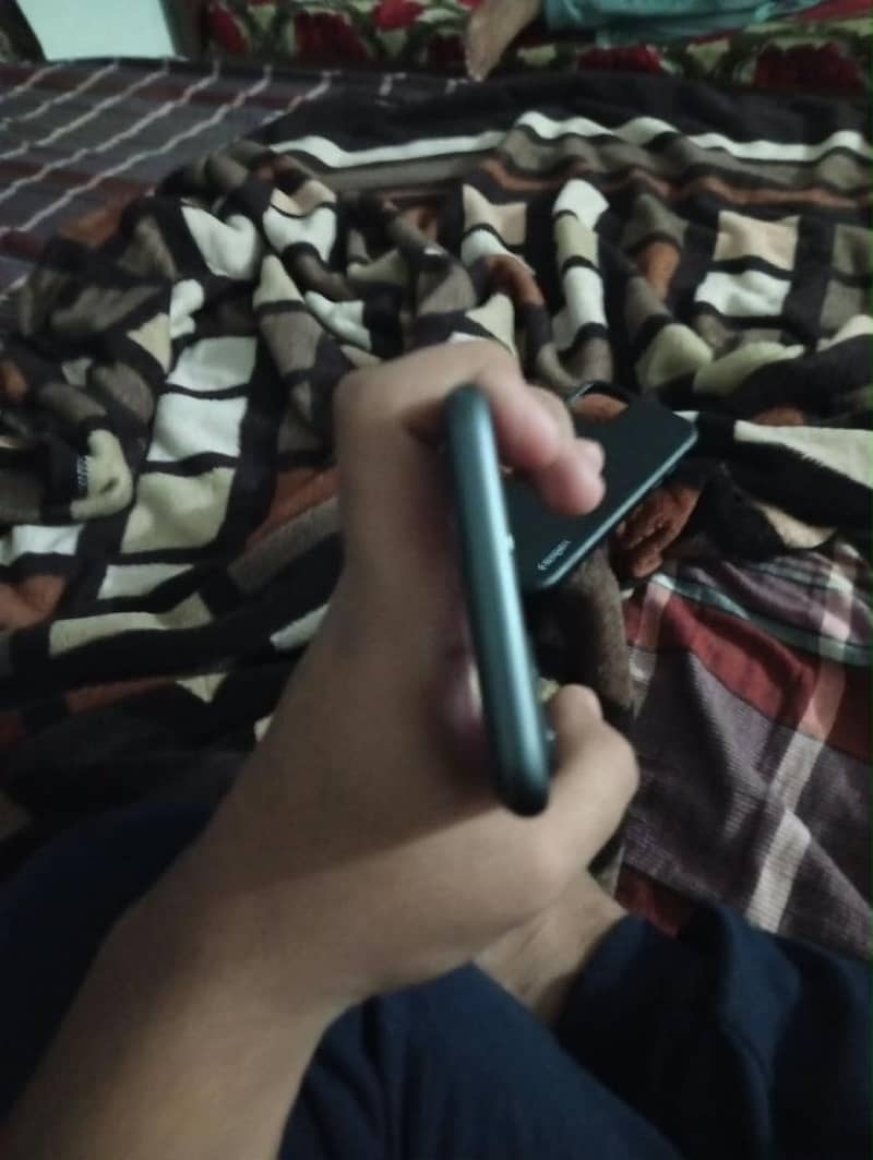 Apple iPhone 11 7