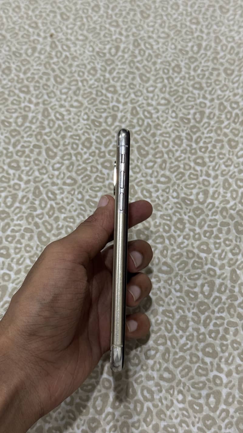 Apple iPhone X 5