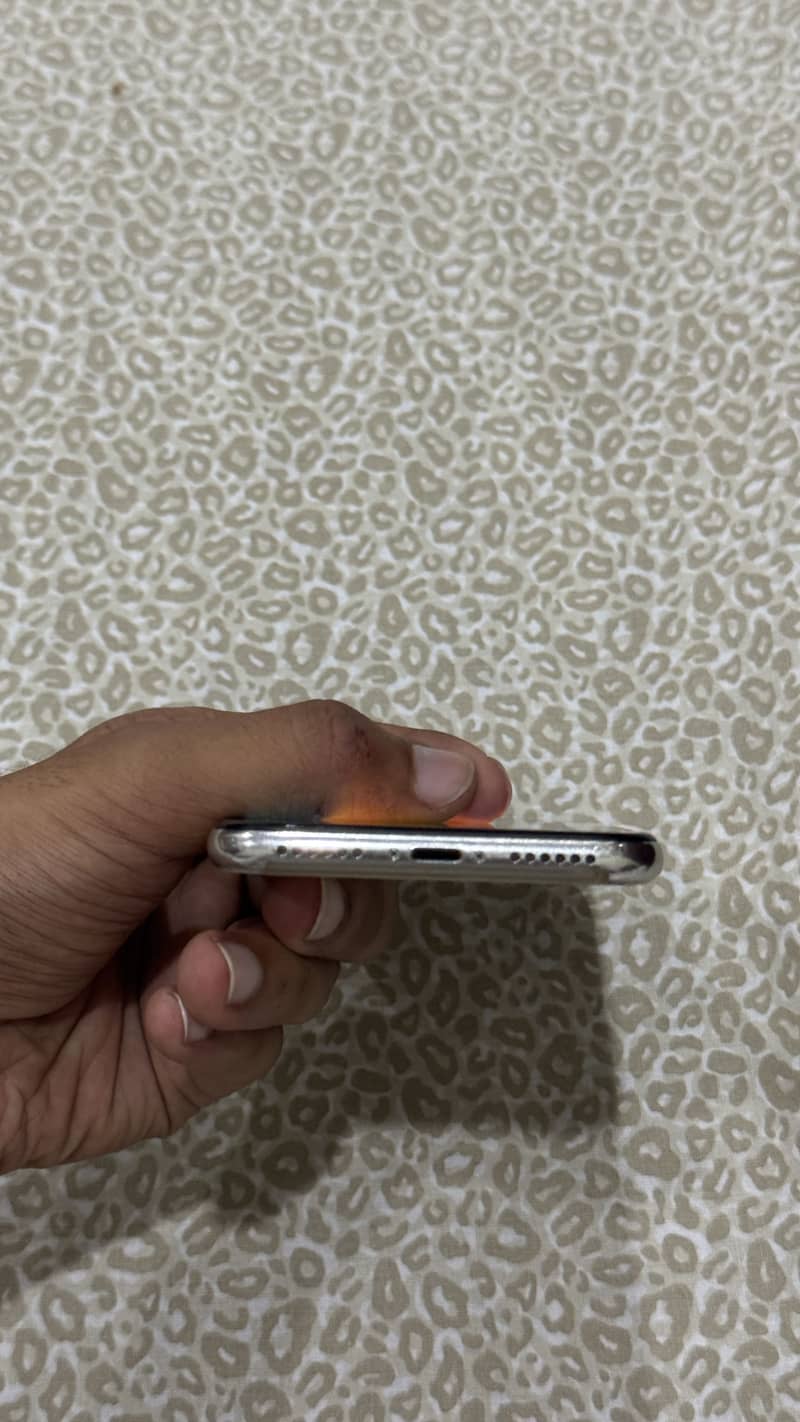Apple iPhone X 6
