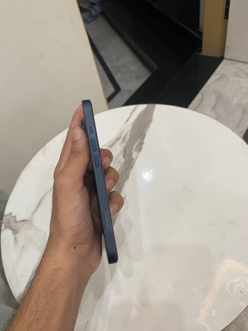 Apple iPhone 13 1