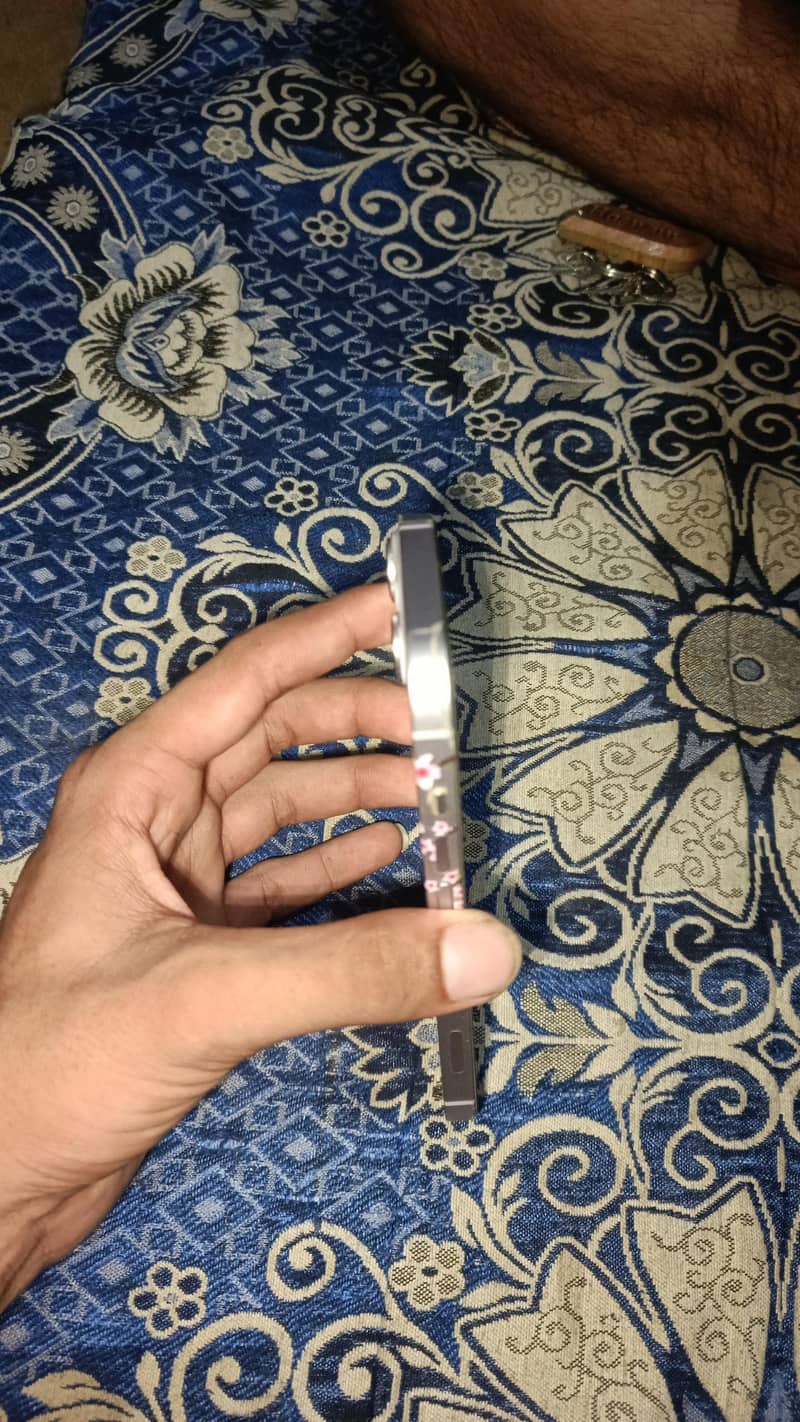 Apple iPhone 14 4