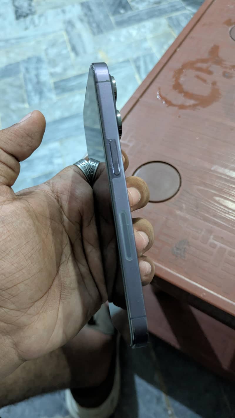 Apple iPhone 14 Pro 2