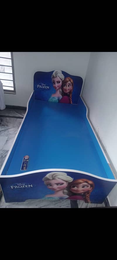 Kids frozen bed, used for 3 months only