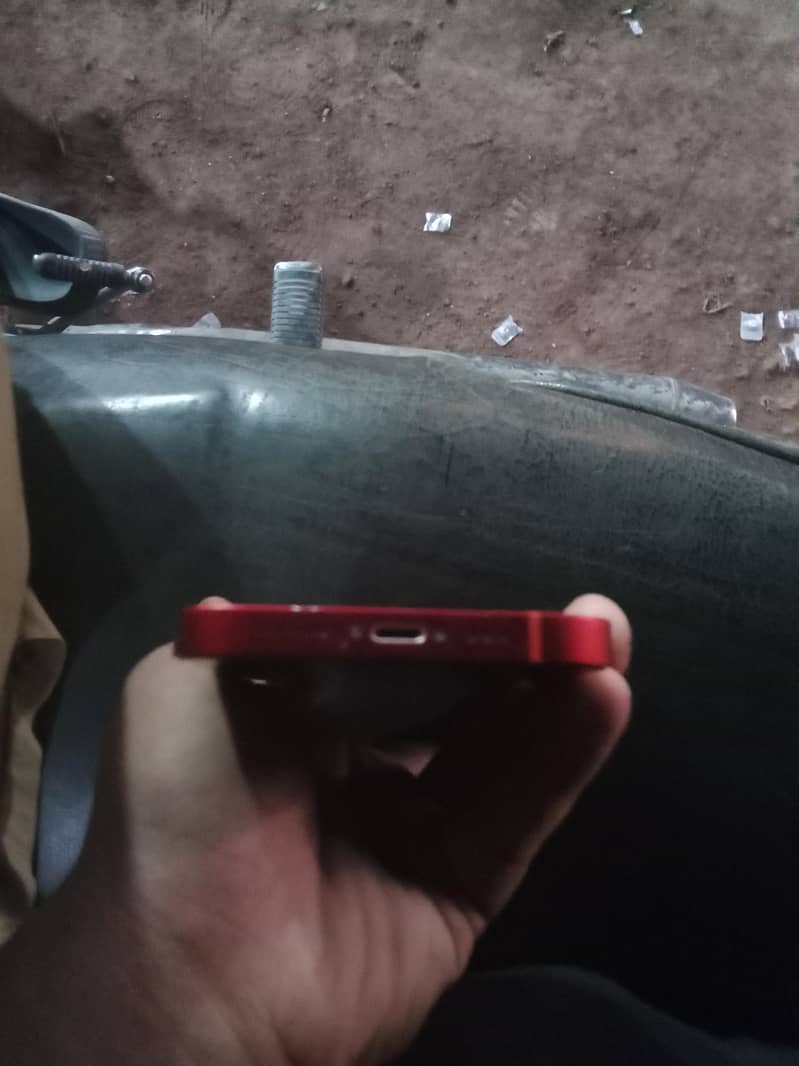 Apple iPhone 13 2