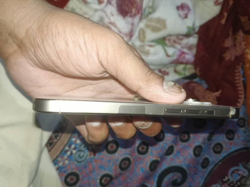Apple iPhone 16 Pro 2