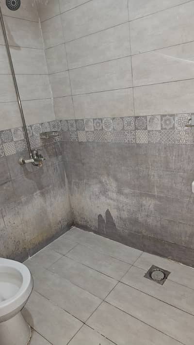 Two bed flat hub commercial gas available