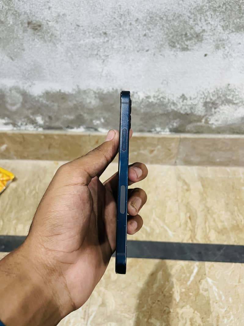 Apple iPhone 12 3