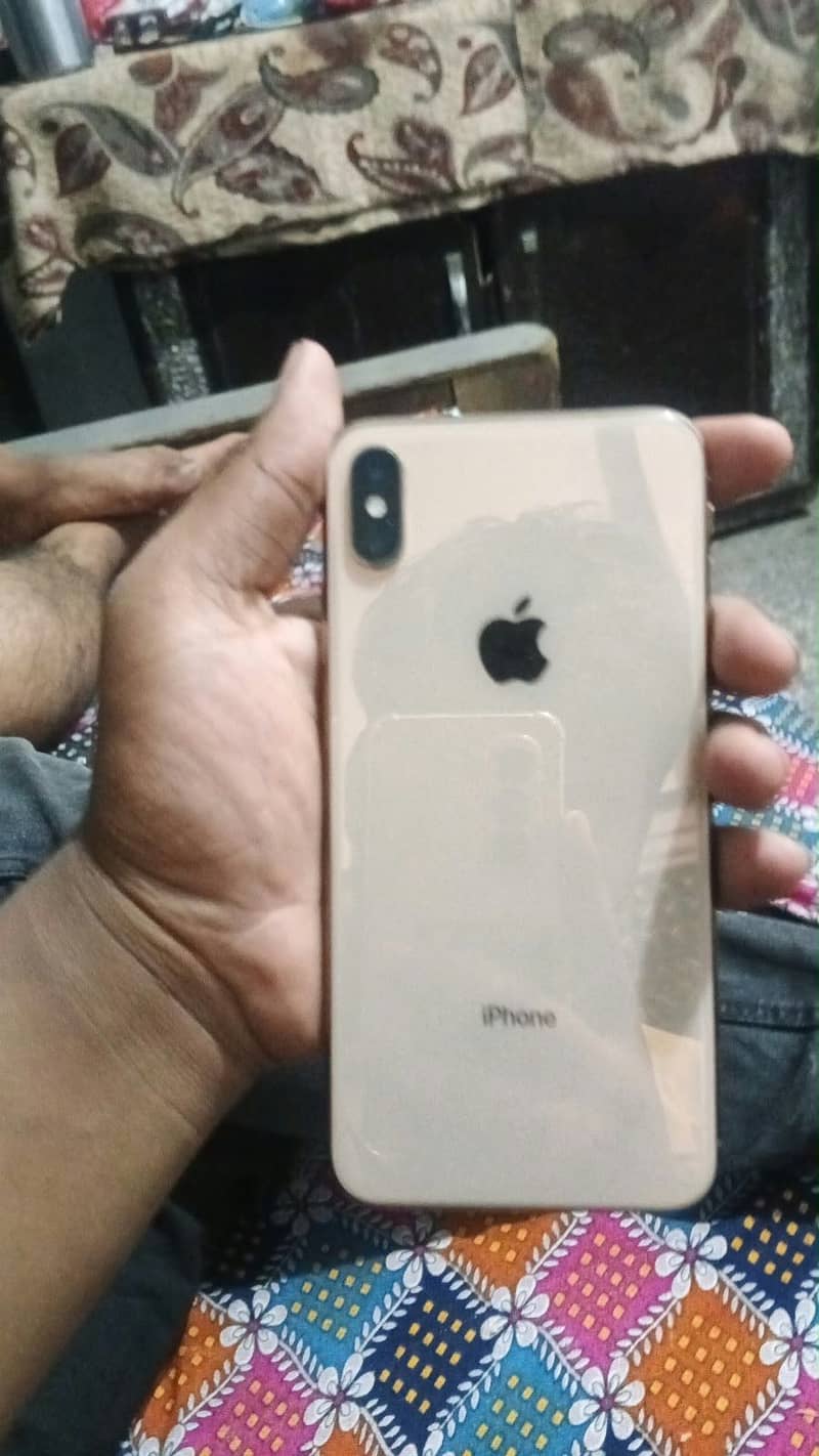 iPhone X s max 4
