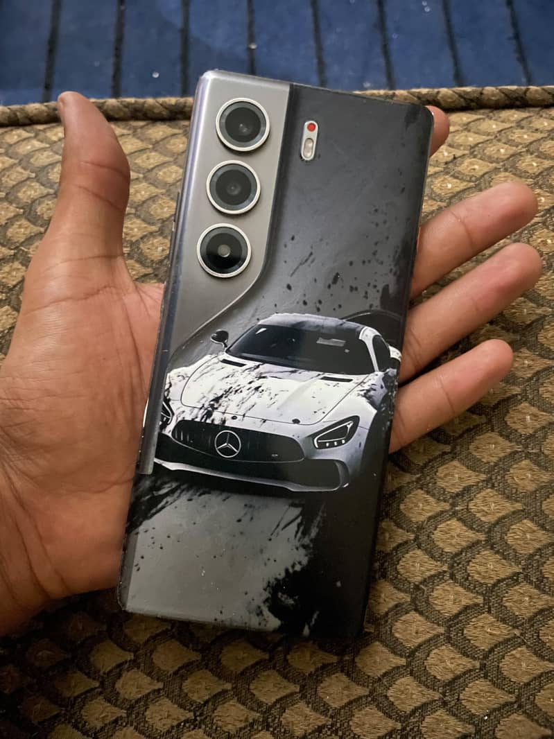 Tecno CAMON 40 Pro 1