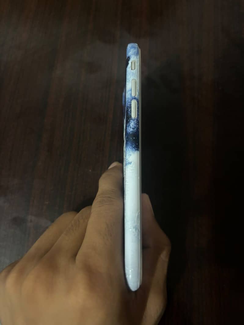 Apple iPhone 7 2