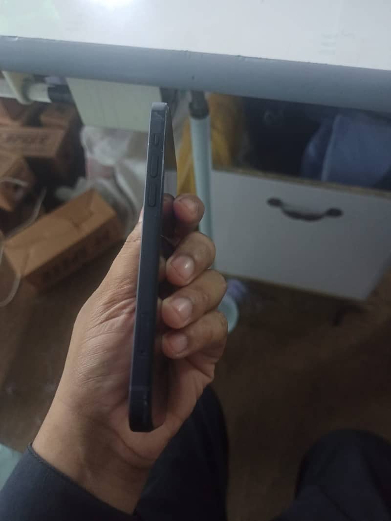 Apple iPhone 12 6