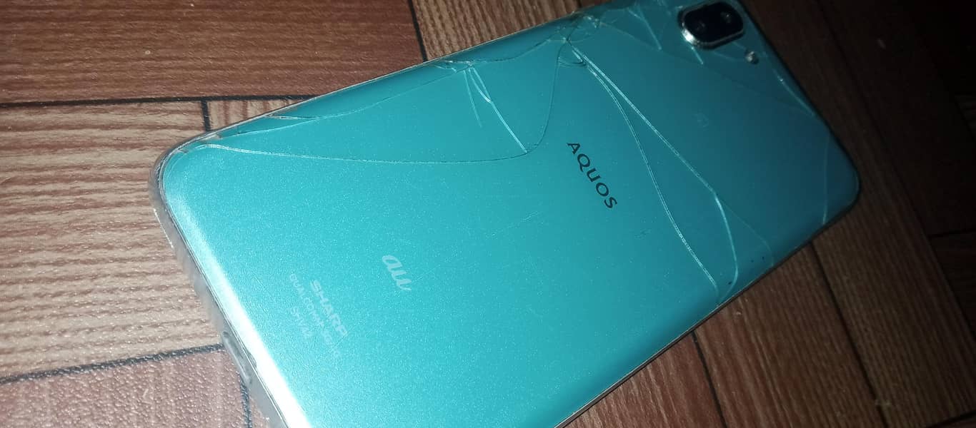 Sharp Aquos R2 10