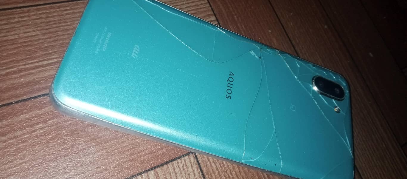 Sharp Aquos R2 11