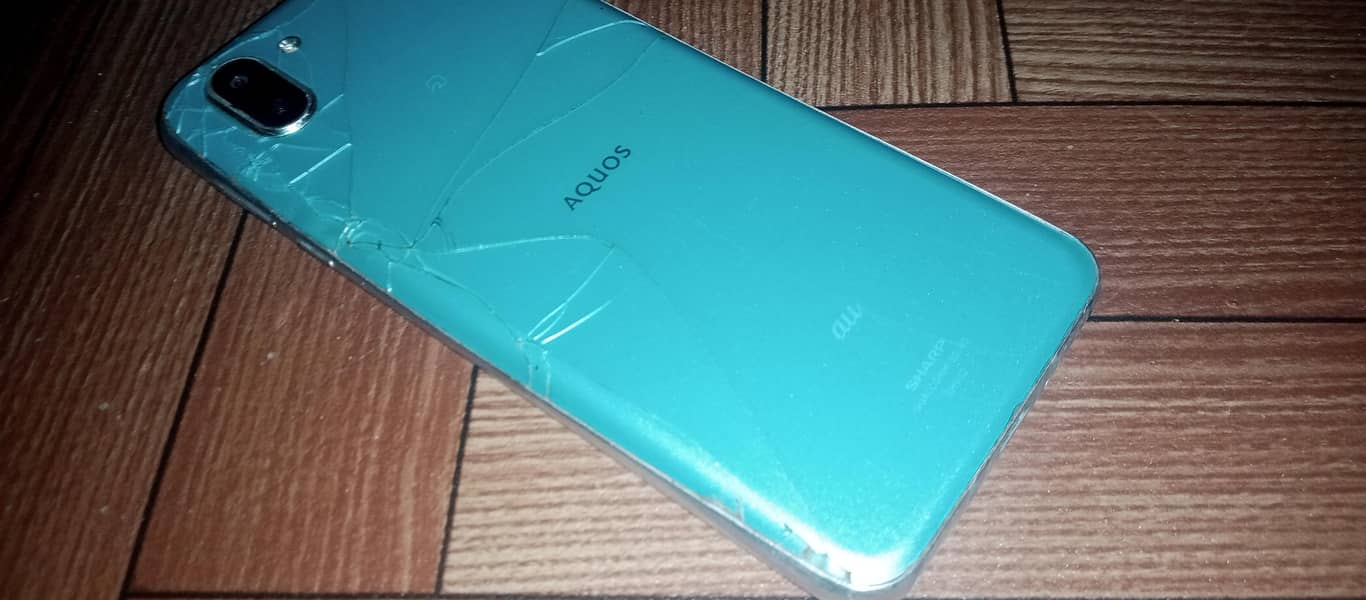 Sharp Aquos R2 12