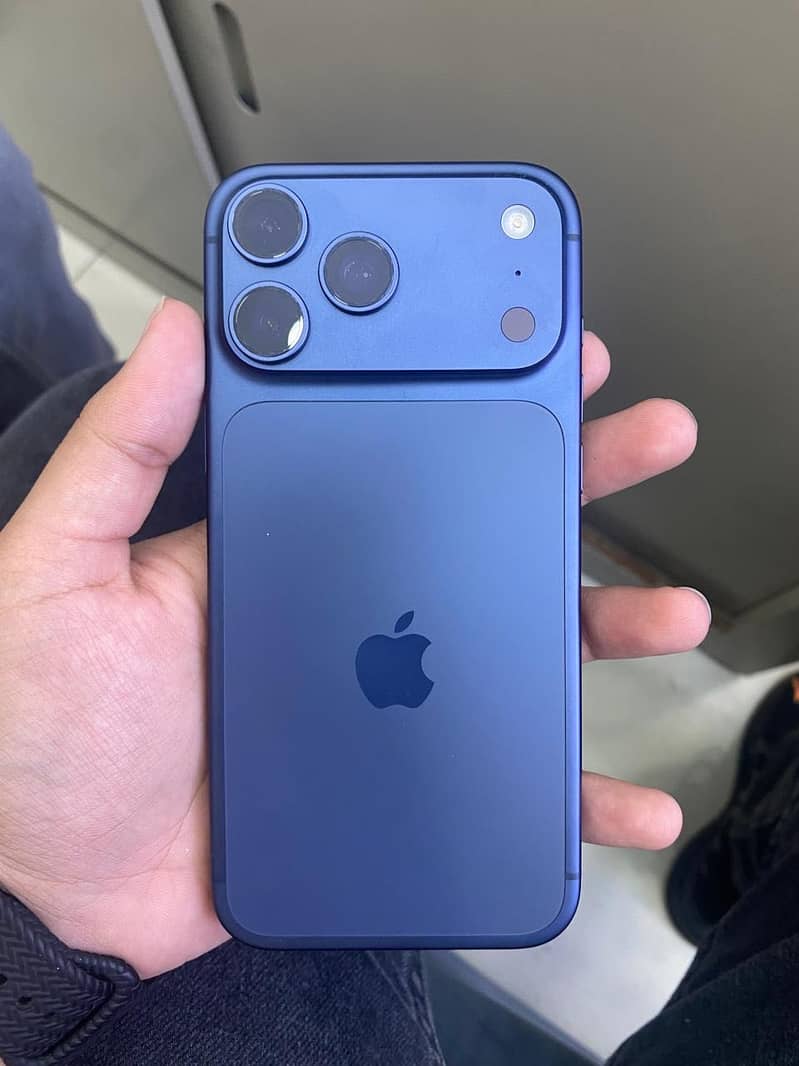 Apple iPhone 17 Pro Max 0