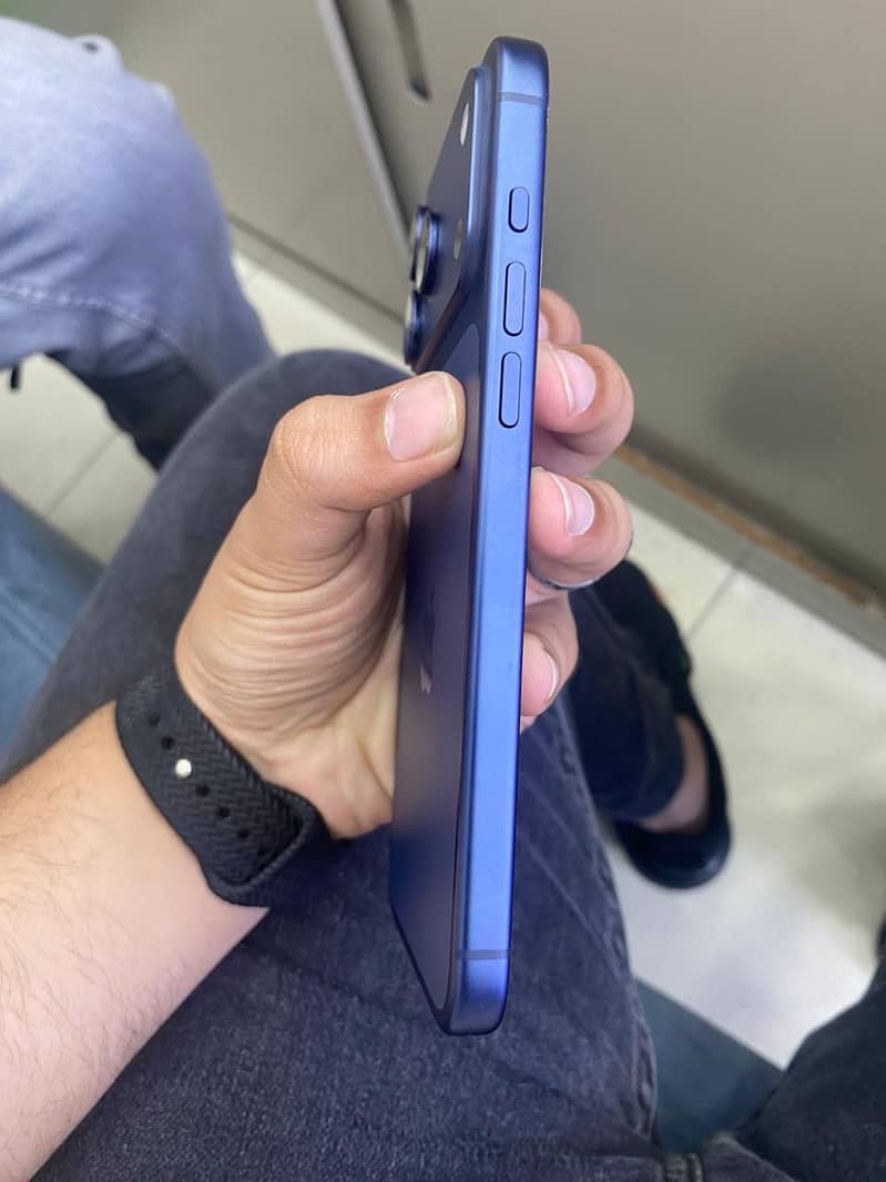 Apple iPhone 17 Pro Max 4