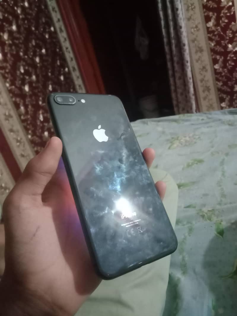 Apple iPhone 8 Plus 0