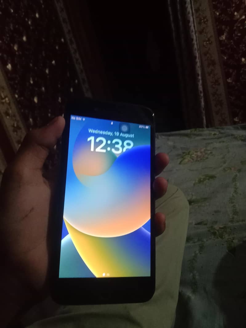 Apple iPhone 8 Plus 1